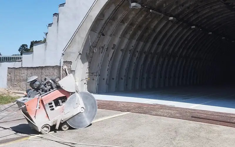 Diamant Vrt Servis- Letiště Pardubice - Vyřezaní betonu pro nová vrata